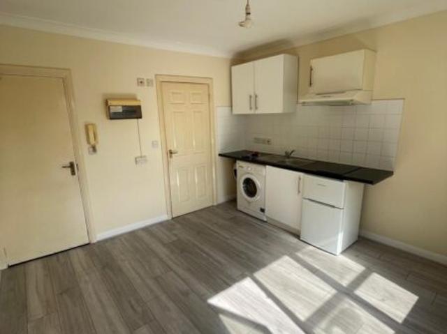 Flat for rent in The Butts, Kent