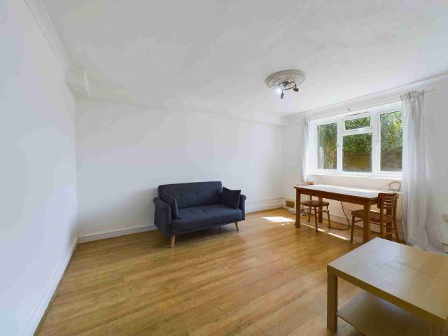 Flat for rent in Colnbrook with Poyle, Slough