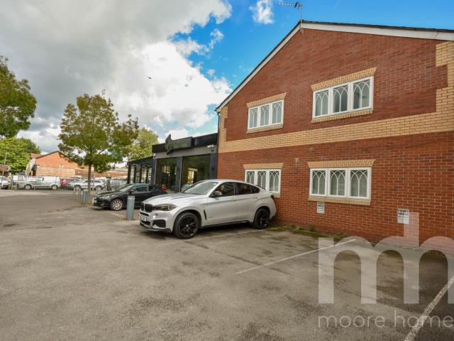 Flat for rent in Poynton