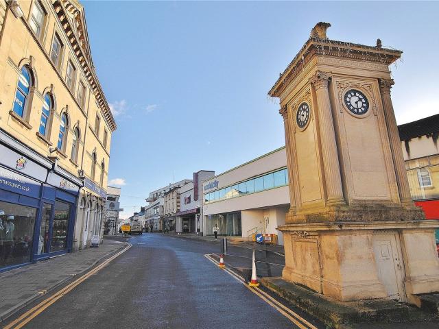 Flat for rent in Stroud, School House