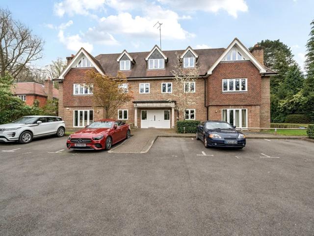 Flat for rent in Shrubs Hill, Sunningdale