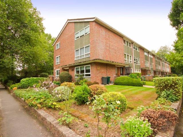 Flat for rent in Batchworth