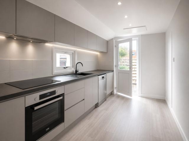 Flat for rent in Southborough, Sandown Park