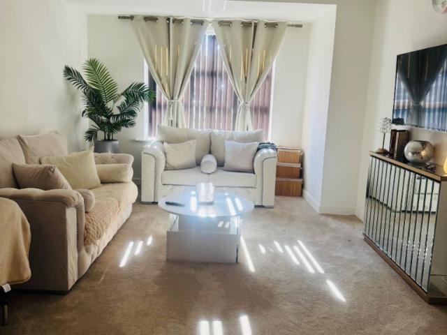 Flat for rent in Brackenhall, Kirklees