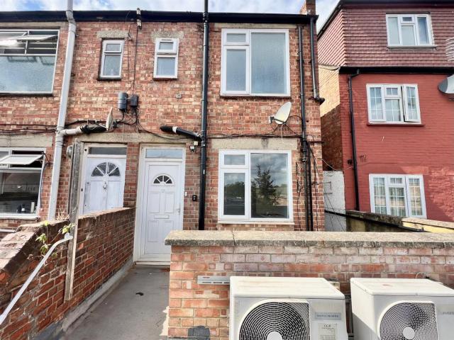 Flat for rent in Ickenham, Greater London