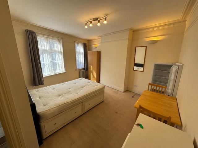 Flat for rent in London Borough of Barnet, Greater London