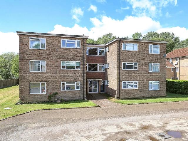 Flat for rent in Red Hill, Surrey