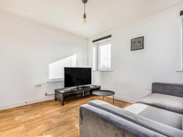Flat for rent in Chichester, Littlecote