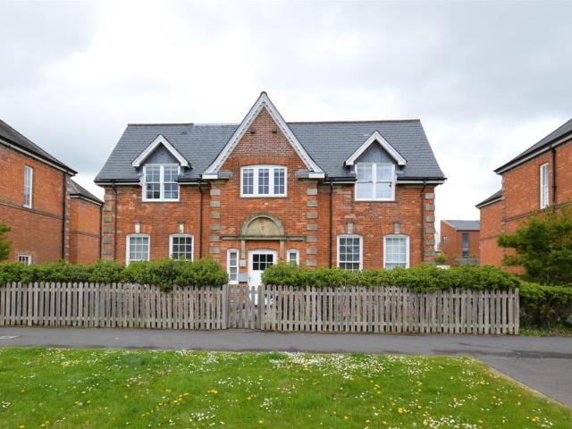 Flat for rent in Chichester, Littlecote
