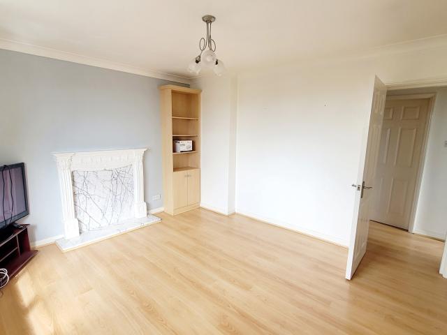 Flat for rent in Roe Green, Salford