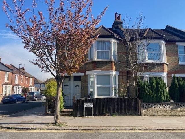Flat for rent in London Borough of Croydon, Greater London