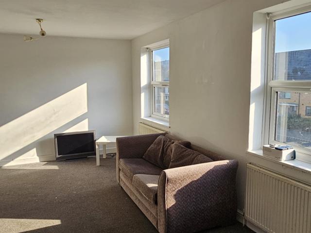 Flat for rent in Lordshill, City Of Southampton