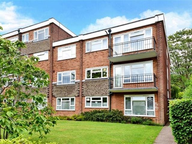 Flat for rent in Blackhills, Surrey