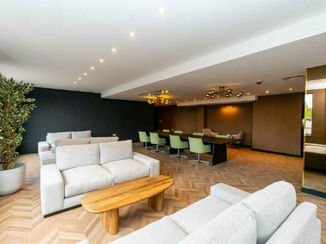 Flat for rent in Calderstones