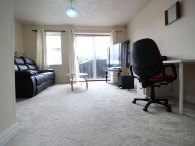 Flat for rent in Queen's Park, Blackburn