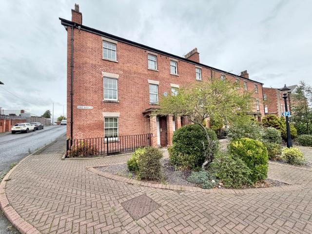 Flat for rent in Rossmore, Cheshire