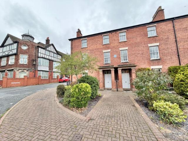 Flat for rent in Rossmore, Cheshire