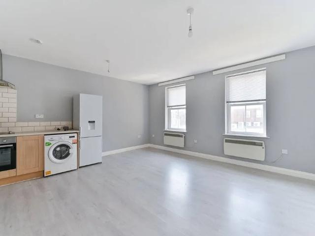 Flat for rent in Sutton New Town, Greater London