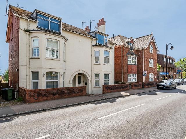 Flat for rent in Marehill, Horsham