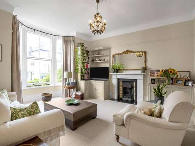 Flat for rent in Hampton Wick, Greater London