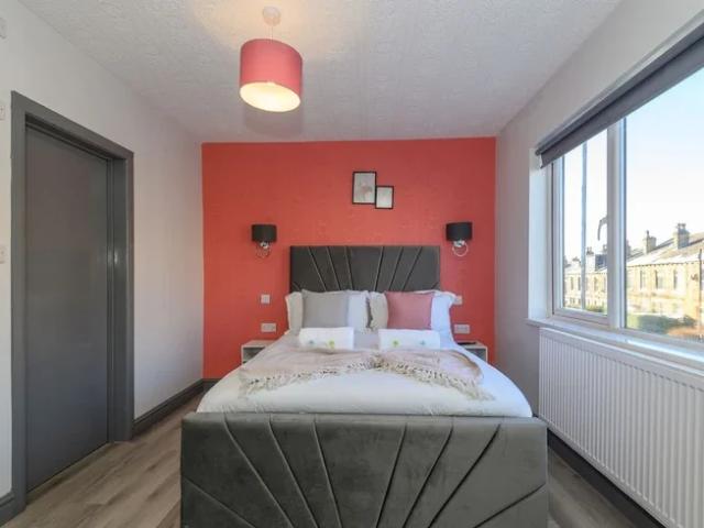 Flat for rent in Wortley, West Yorkshire