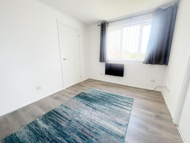 Flat for rent in Slough