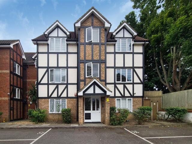 Flat for rent in London Borough of Merton, Greater London