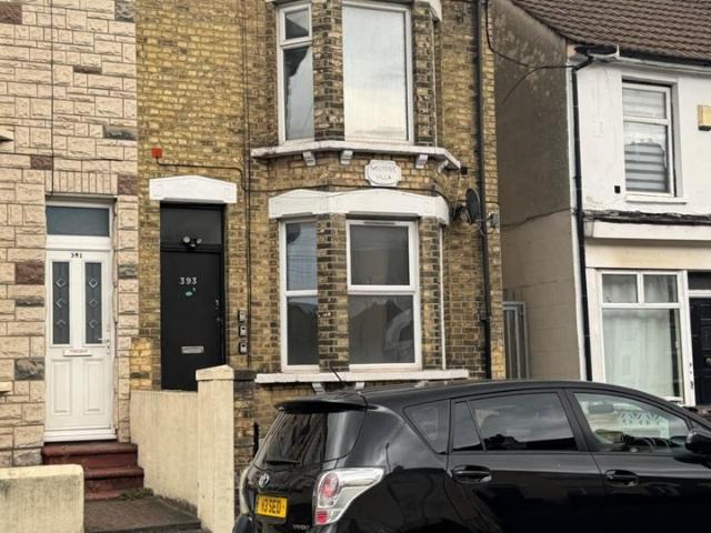Flat for rent in Luton, Chatham