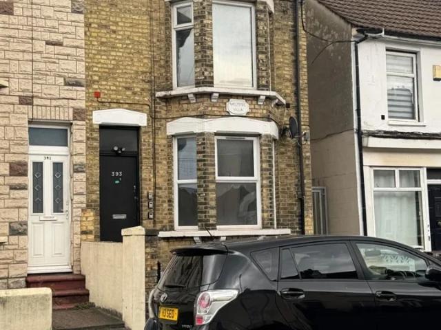 Flat for rent in Luton, Chatham