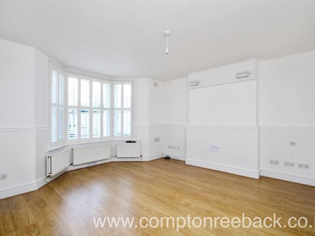 Flat for rent in Maida Hill, Greater London