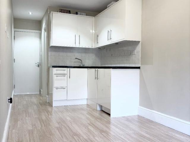 Flat for rent in Mapesbury, Greater London