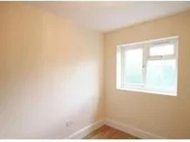 Flat for rent in Mapesbury, Greater London