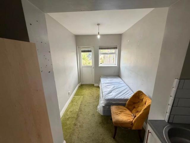 Flat for rent in London Borough of Merton, Greater London