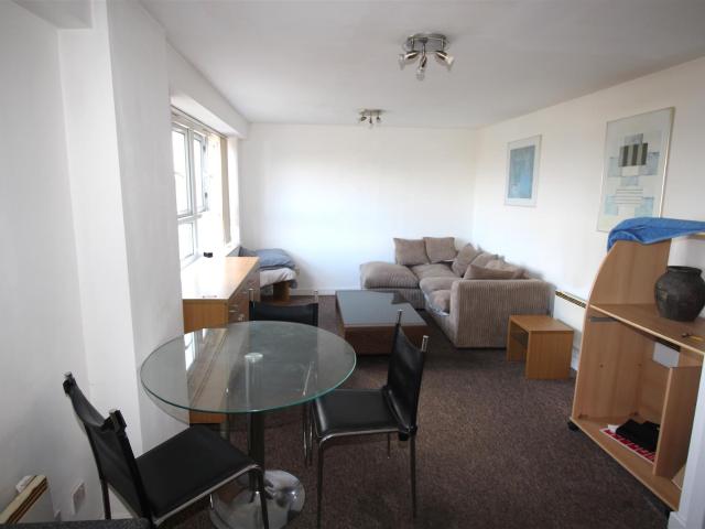 Flat for rent in Broughton Park, Salford