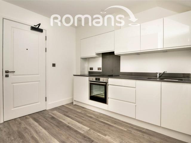 Flat for rent in Heol-las, Surrey