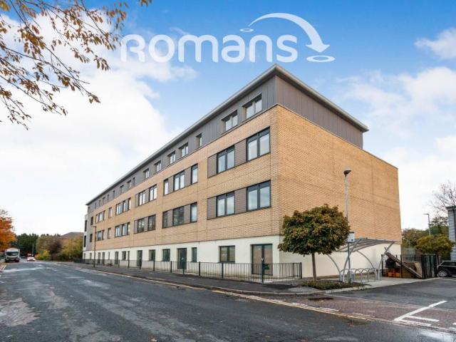 Flat for rent in Albany Park, Surrey Heath