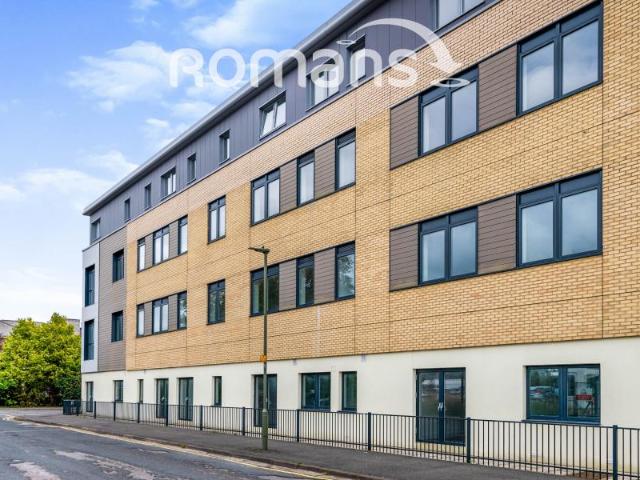 Flat for rent in Albany Park, Surrey Heath