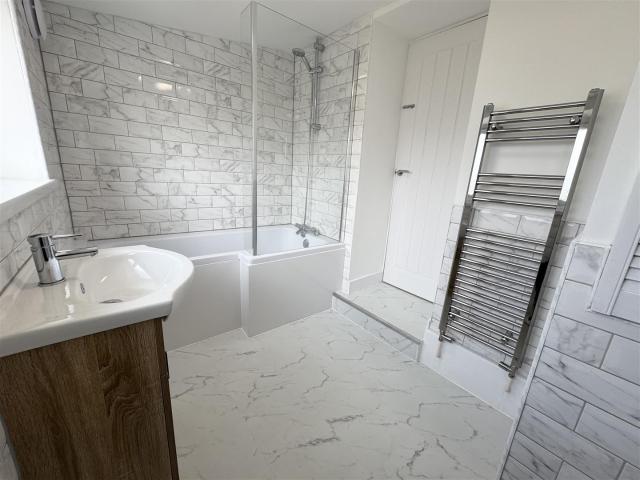 Flat for rent in Penygraig, Wales