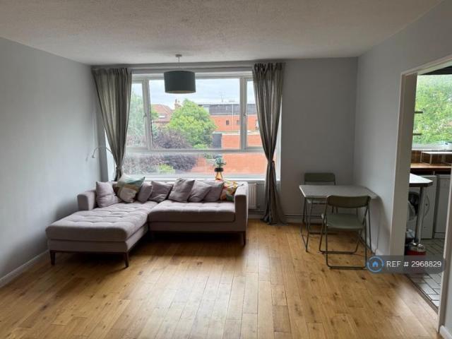 Flat for rent in Earlsfield, Greater London