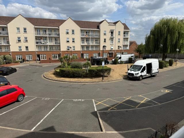 Flat for rent in Brunswick Park, Greater London