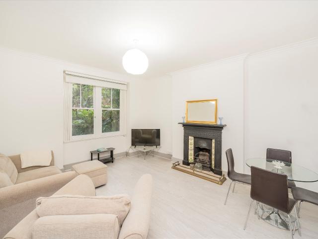 Flat for rent in St. John's Wood, Greater London