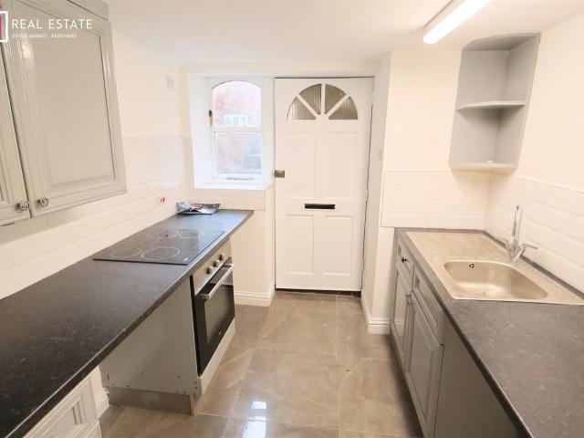 Flat for rent in Snodhurst, Chatham