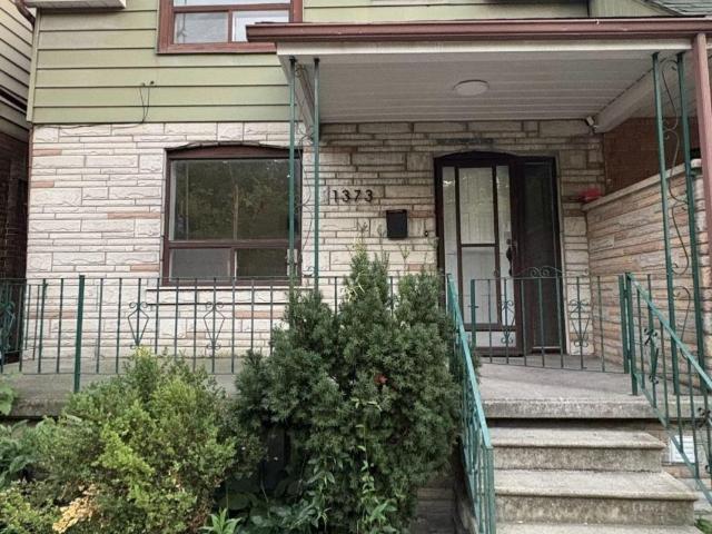 House for rent in Davenport, Toronto