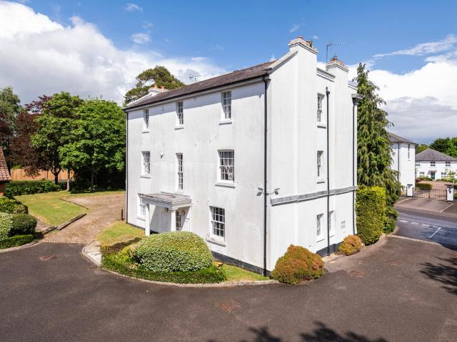 Flat for rent in The Butts, Kent