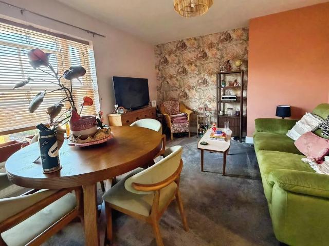 Flat for rent in Upper Dovercourt, Dale Hill