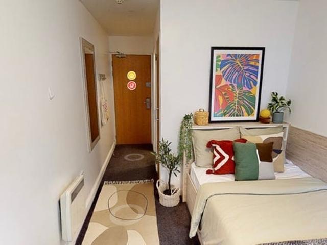 Flat for rent in Maindy, Cardiff