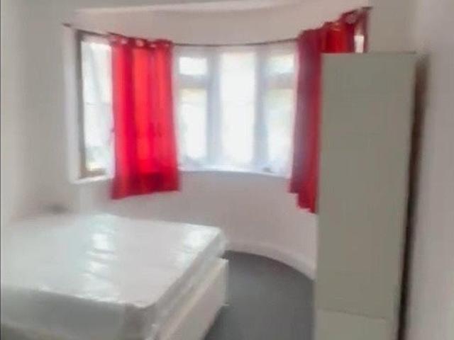 Flat for rent in Lane, Greater London