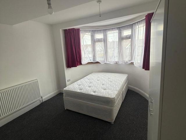 Flat for rent in Lane, Greater London