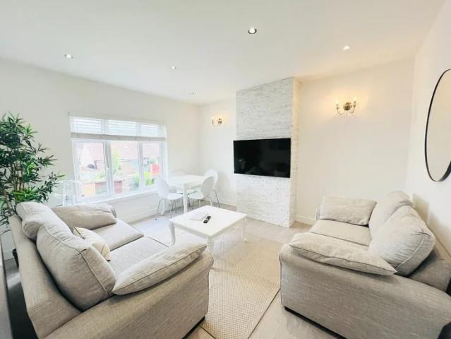 Flat for rent in Freezywater, Greater London