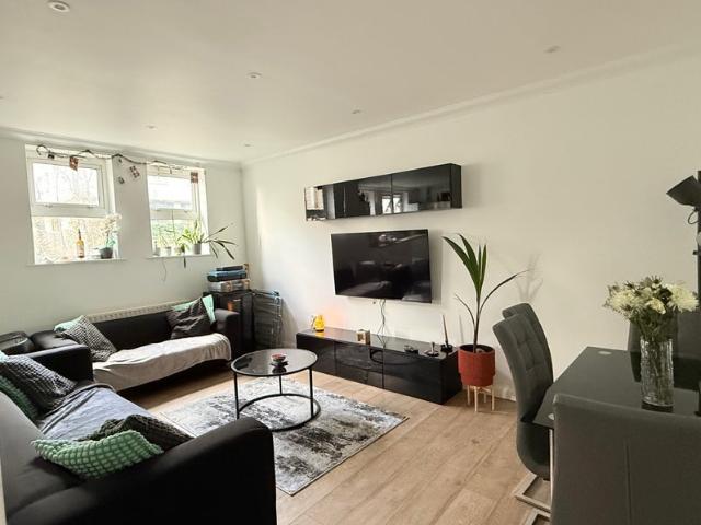 Flat for rent in Cubitt Town, Greater London